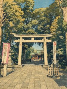 木々に囲まれた神社の石鳥居と参道、奥に見える社殿を浮世絵風に表現した画像