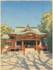 青空の下に建つ神社の社殿を、赤い柱と緑青色の屋根が映える浮世絵風で表現した画像